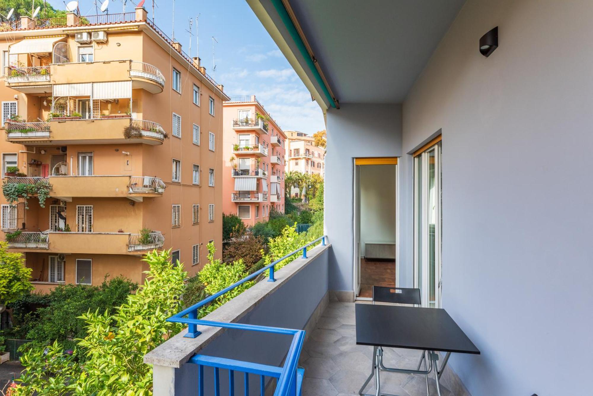 Skylife Modern 4-bedroom Trastevere Apartment