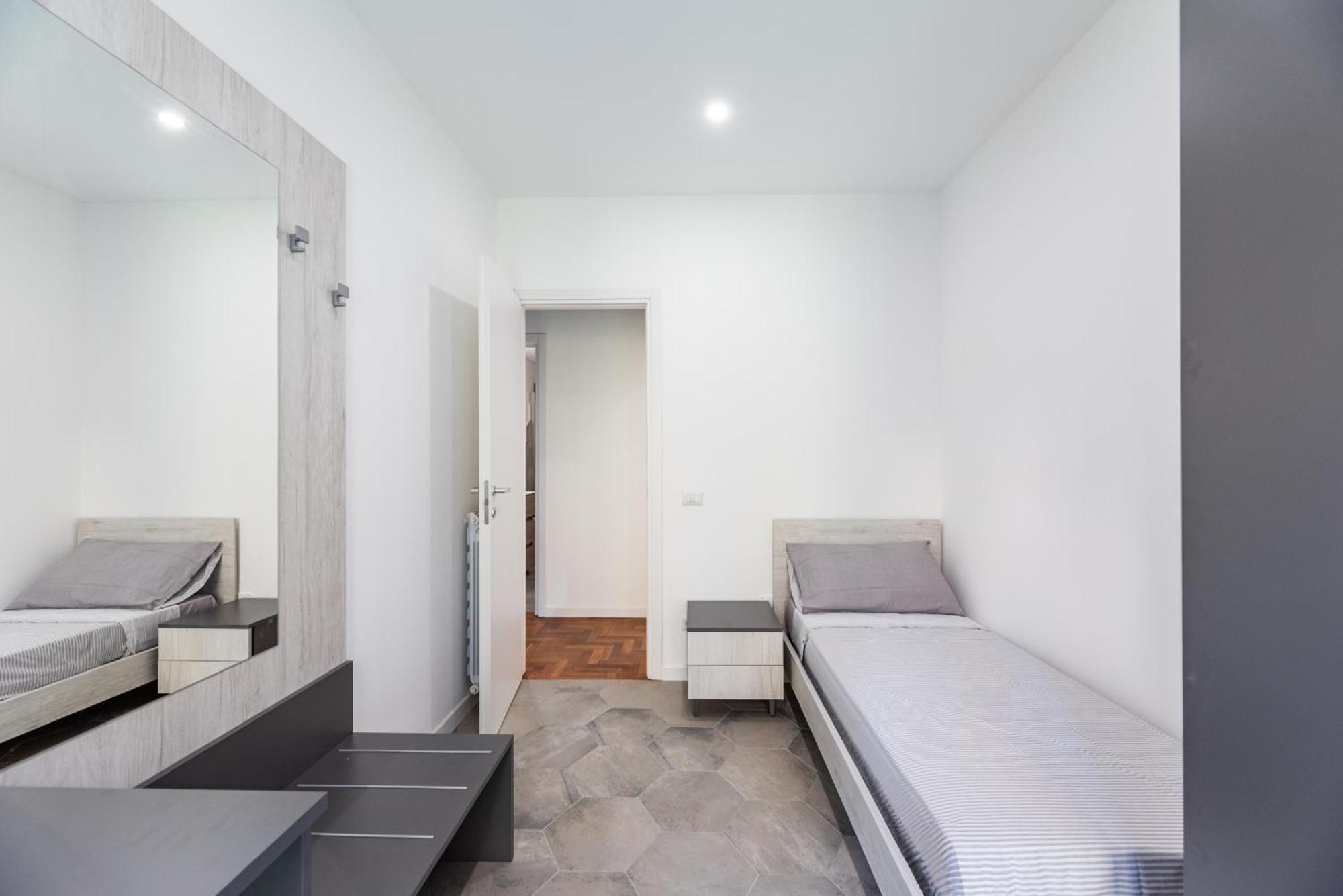 Skylife Modern 4-bedroom Trastevere Apartment Rome