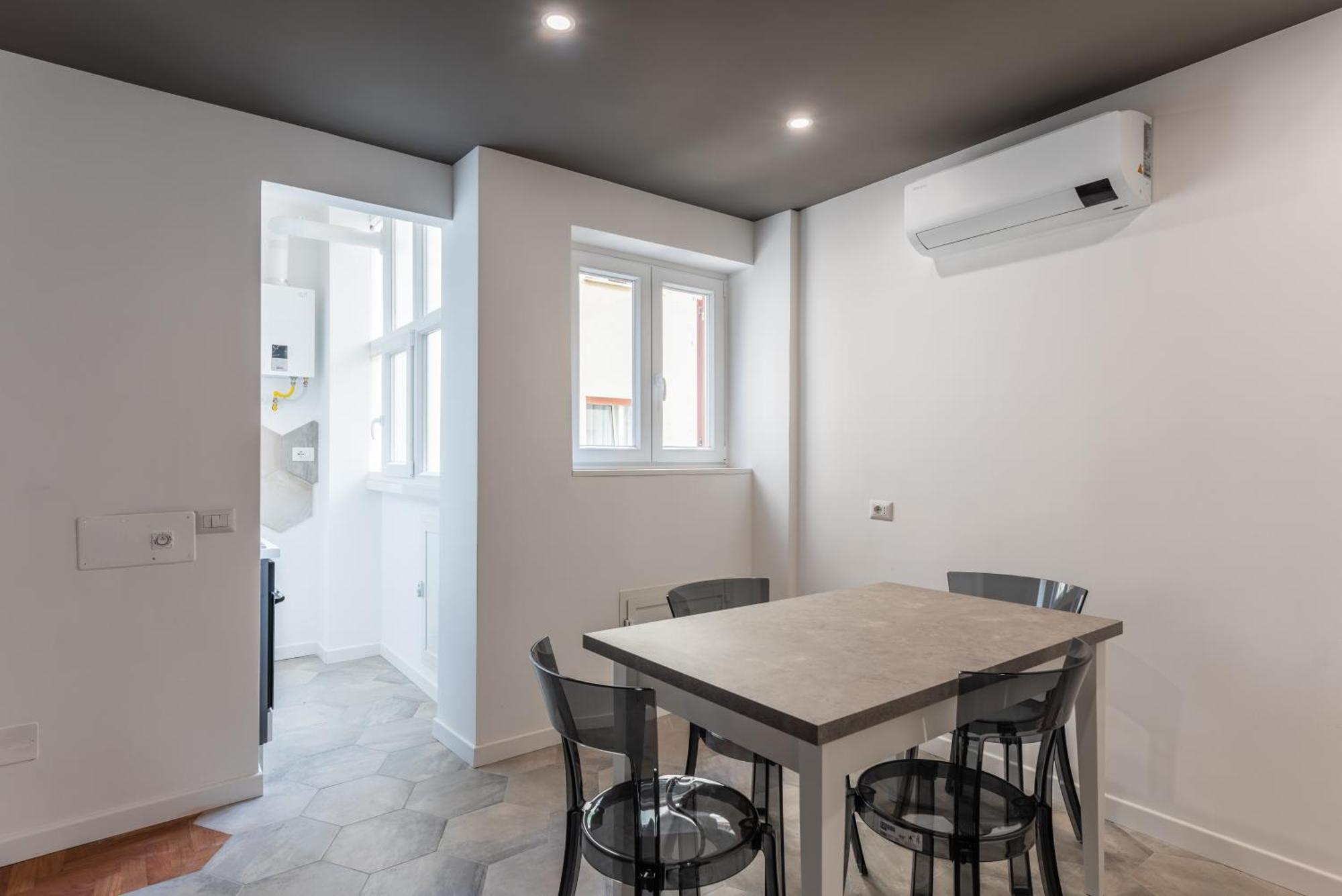 Skylife Modern 4-bedroom Trastevere Apartment